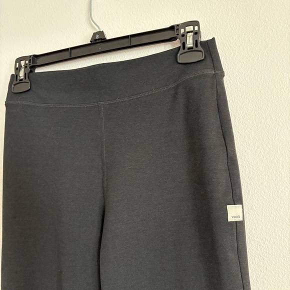 Vuori Granite High Waist Flare in Black Heather Size Small Split Hem Style - Picture 8 of 15